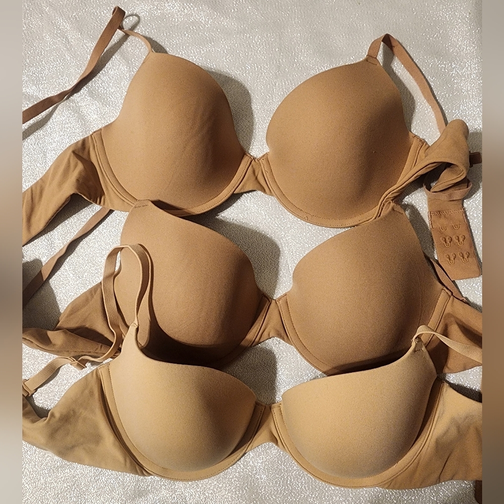 Skims Fits Everybody T- Shirt bra Size Different NEW
